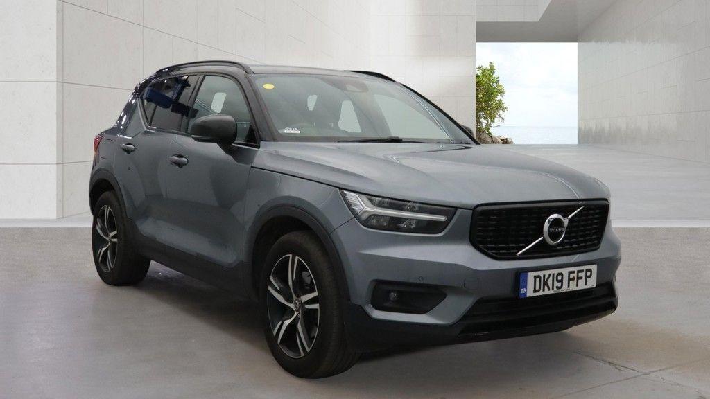 2019 19 VOLVO XC40