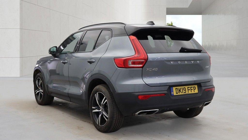 2019 19 VOLVO XC40